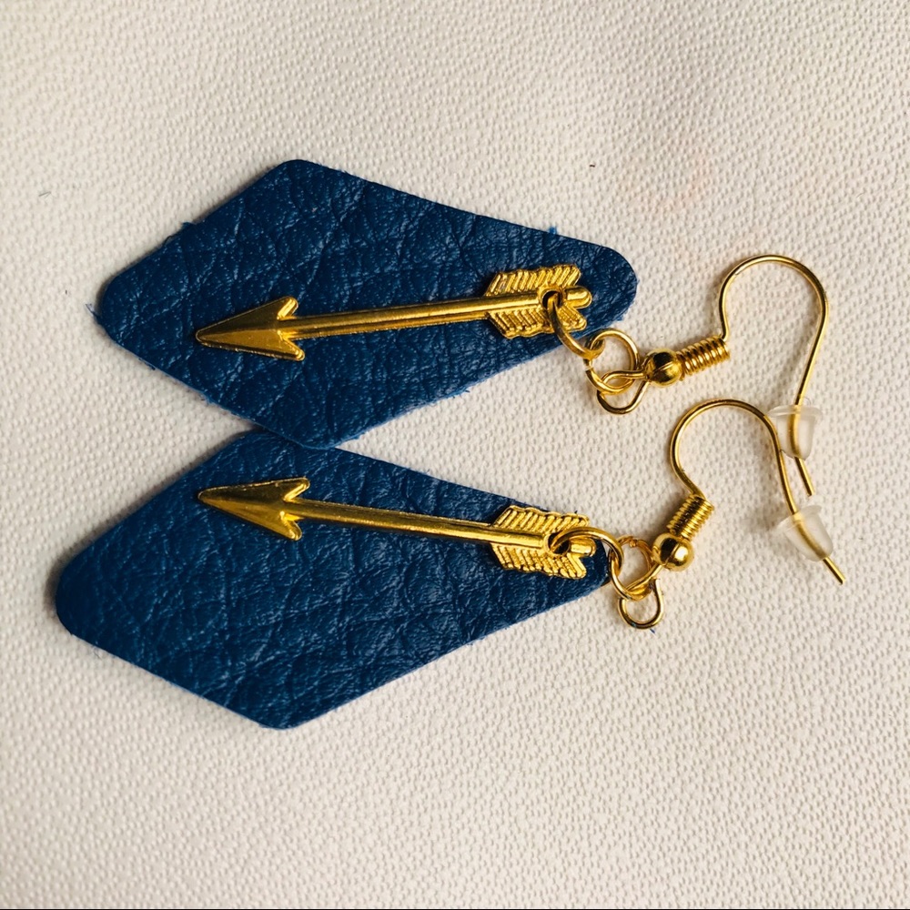Blue leather arrow accent earrings - Picture 4 of 7